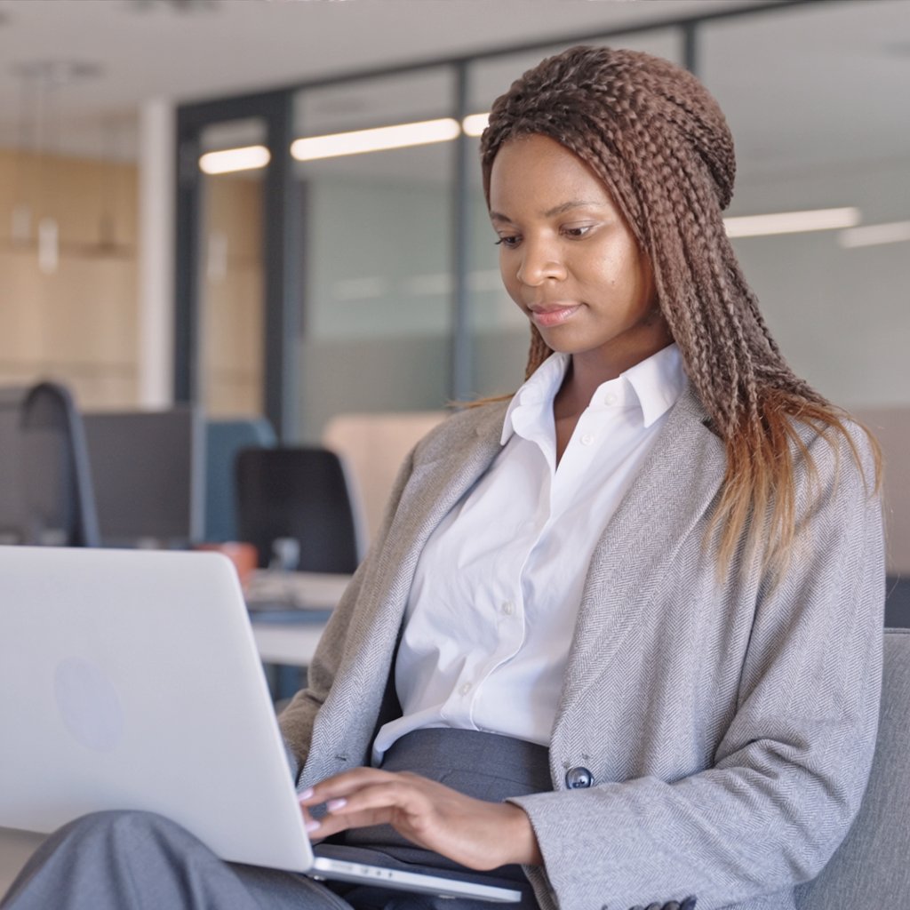 a professional studio portrait of a woma q3ejevikso63dhax6hqozw tzmr04vsst6yrmvoengu3w